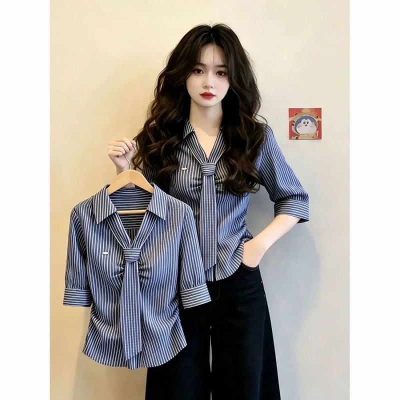 Vintage Collectible Buttons - Blusa Elegante de Manga Corta con