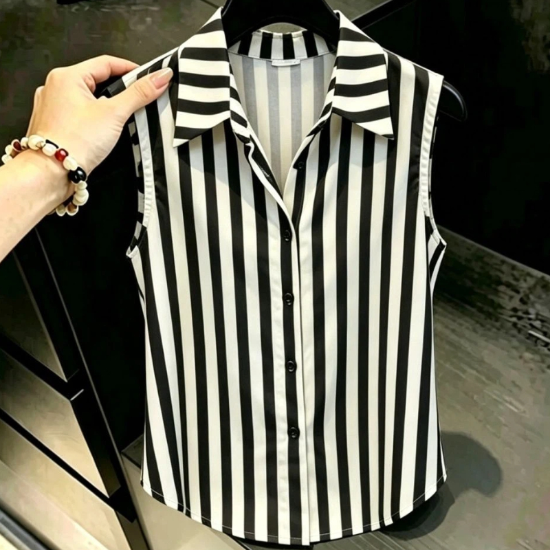 Blusa Elegante sin Mangas con  - Vintage Collectible Buttons reseña y precio